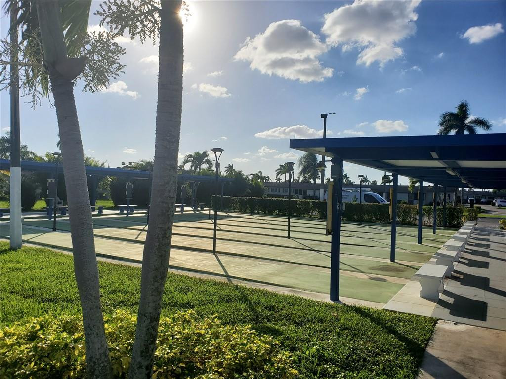 CRESTHAVEN VILLAS 9 CONDO - Residential