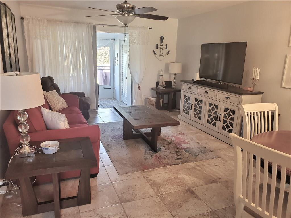 CRESTHAVEN VILLAS 9 CONDO - Residential