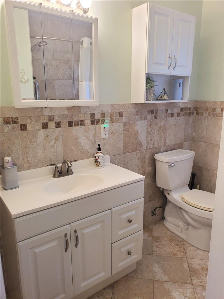 CRESTHAVEN VILLAS 9 CONDO - Residential