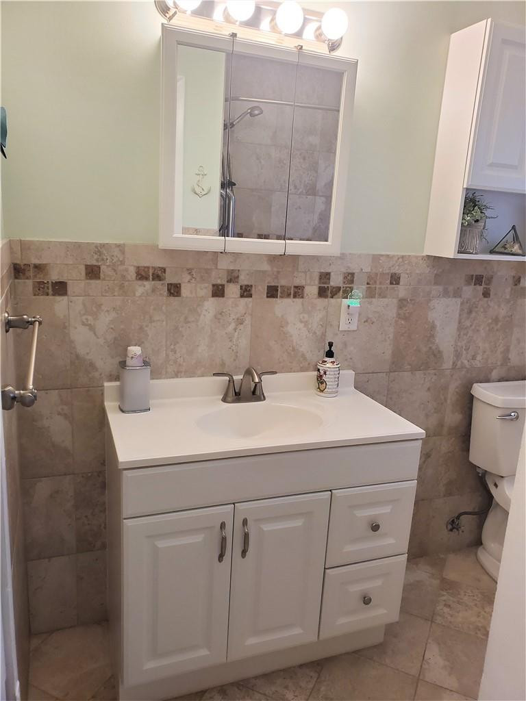 CRESTHAVEN VILLAS 9 CONDO - Residential