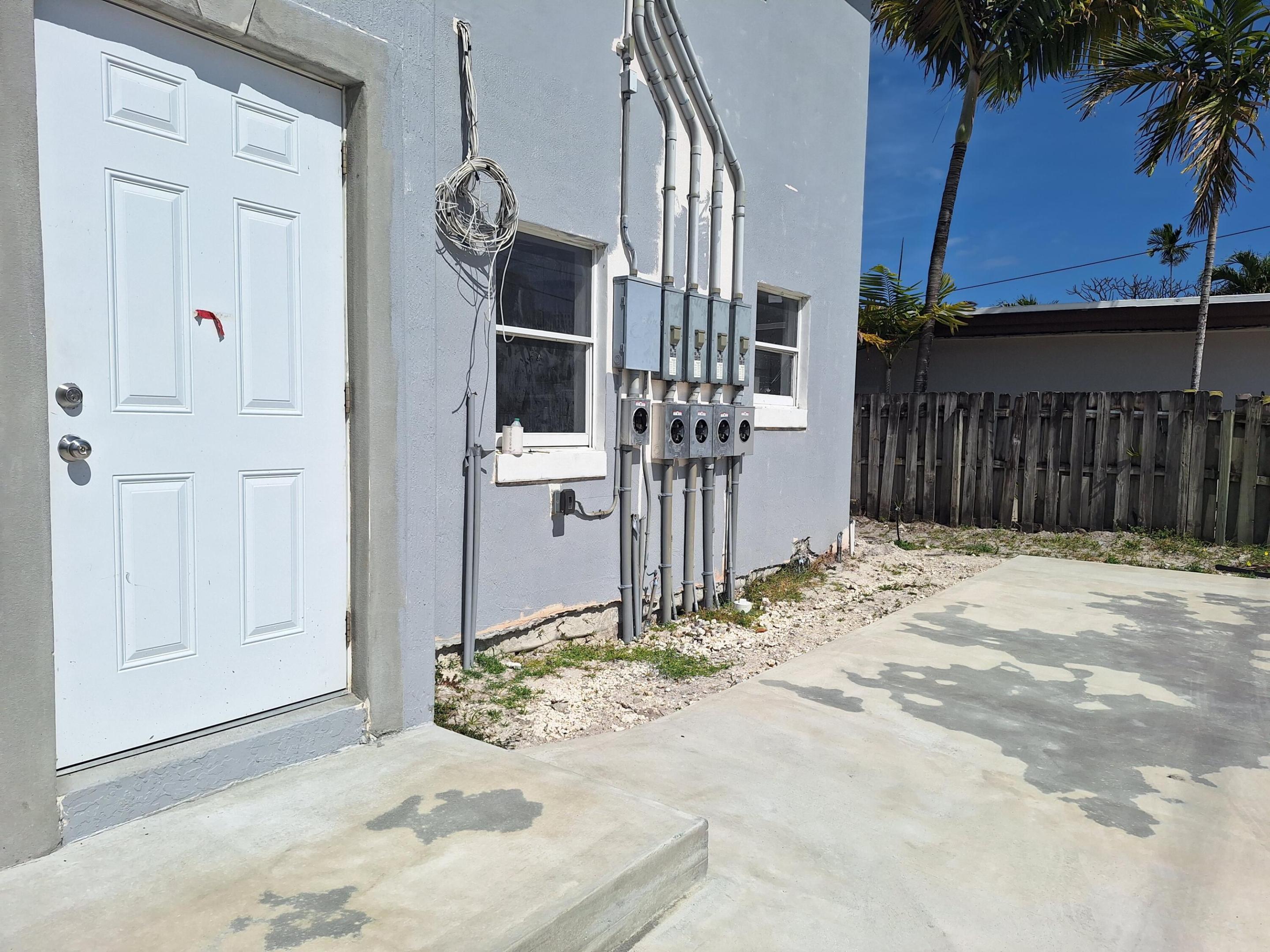 HOLLYWOOD - Residential Income