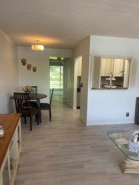 Turnkey and Stunning 1 bedroom 1 bathroom Condo. Enjoy the sensational amenities this fantastic community offers. The fabulously famous Deerfield Beach is just a few miles away. Grocery as well as shops are around the corner. Do not miss out on this gorrgeous gem.