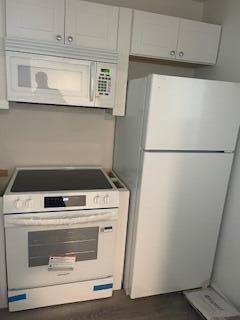 BEAUTIFUL 1BR - TOTALLY RENOVATED W/NEW FLOORS & APPLIANCES. MOVE RIGHT IN AND ENJOY THE FL LIFESTYLE. No pets. Amenities include 1200 seat theatre, live entertainment, 13+ swimming pools, tennis, pickle ball, bocce and fitness center. Just 9 miles west of Atlantic Ocean and 5 miles to PBI International airport. WINTER IS COMING. COME LIVE THE FLORIDA LIFESTYLE.