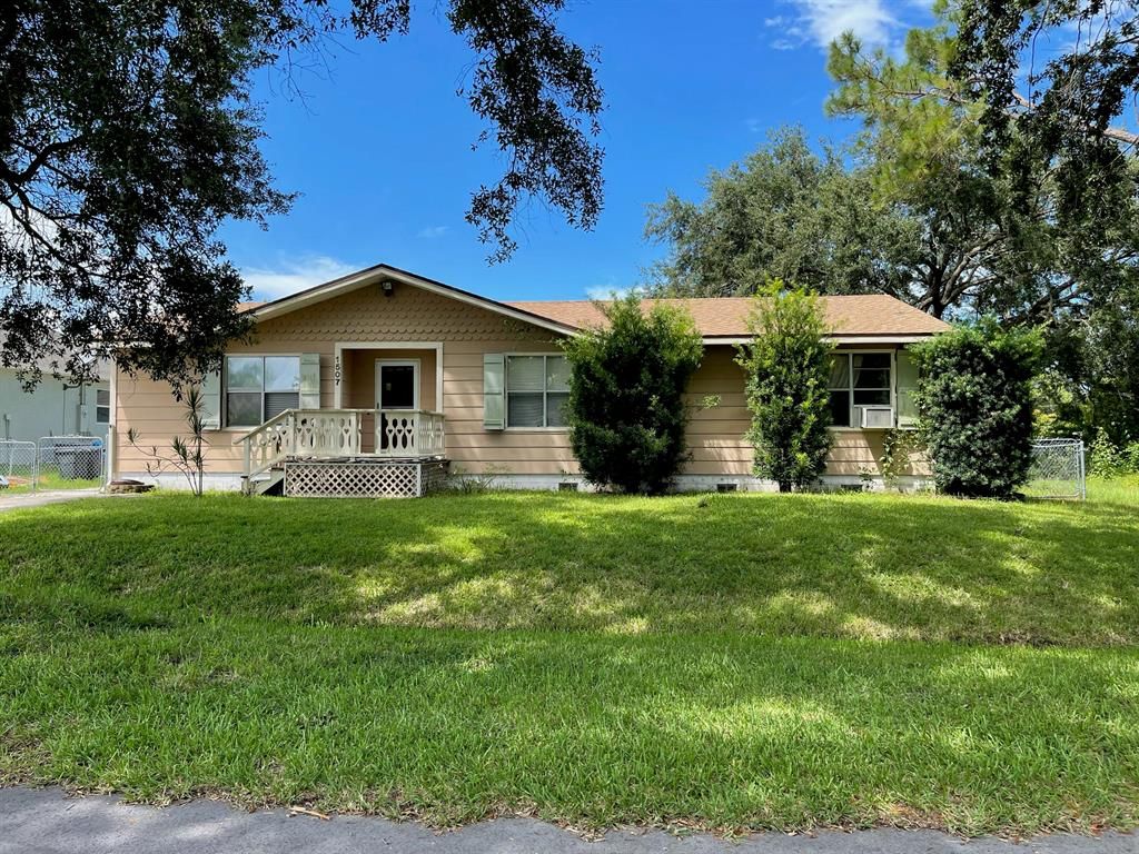 Photo of 1507 SW Silver Lane, Port Saint Lucie, FL 34953 (MLS # R10736876)