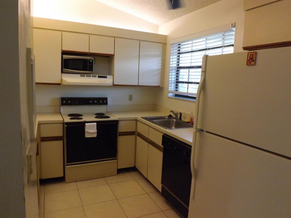 DIPLOMAT SQUARE CONDO - Residential