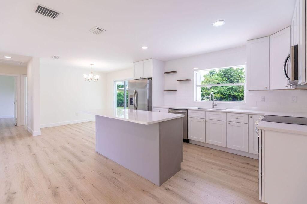 Photo of 858 SE Stafford Drive, Stuart, FL 34996 (MLS # R11001328)