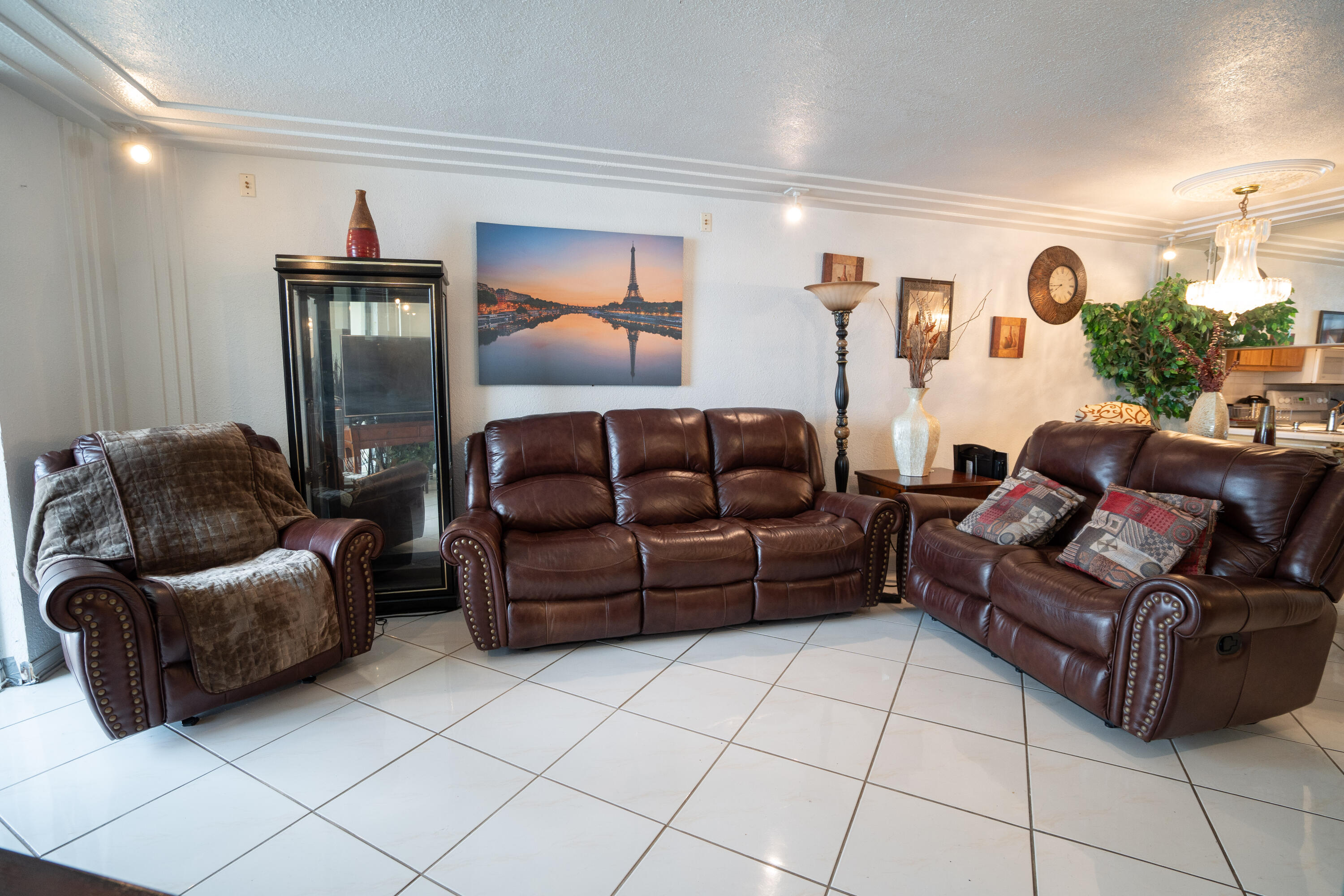 LAKE EMERALD CONDOMINIUM NO - Residential