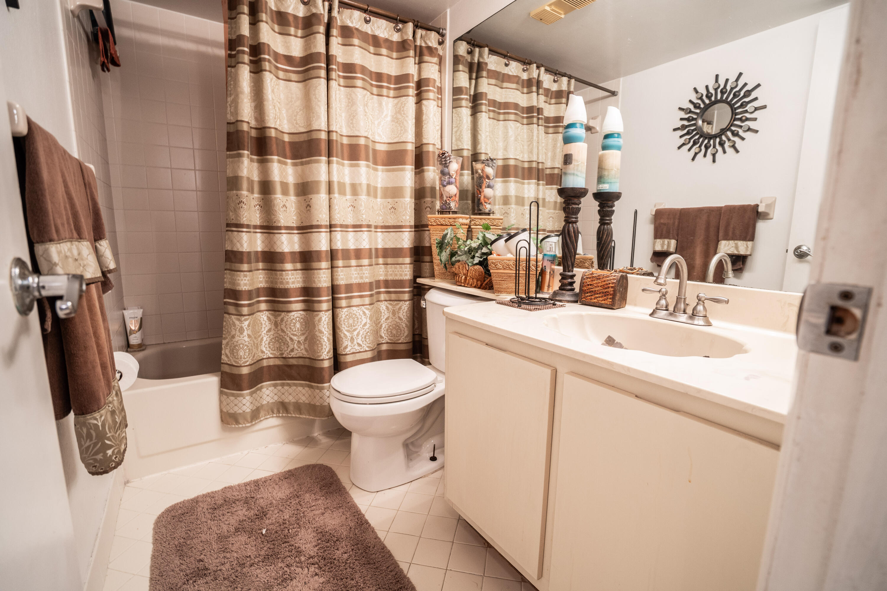 LAKE EMERALD CONDOMINIUM NO - Residential