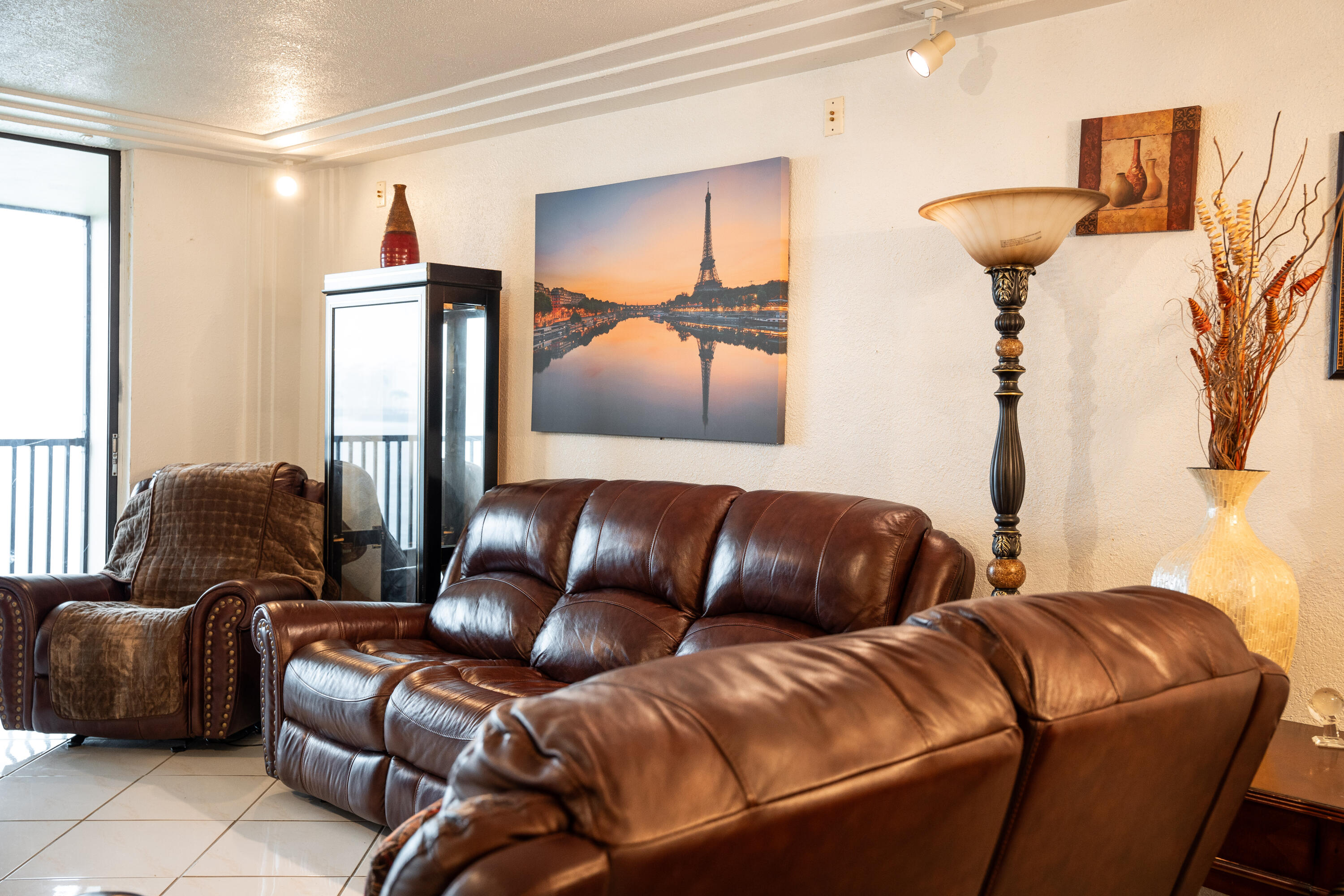 LAKE EMERALD CONDOMINIUM NO - Residential