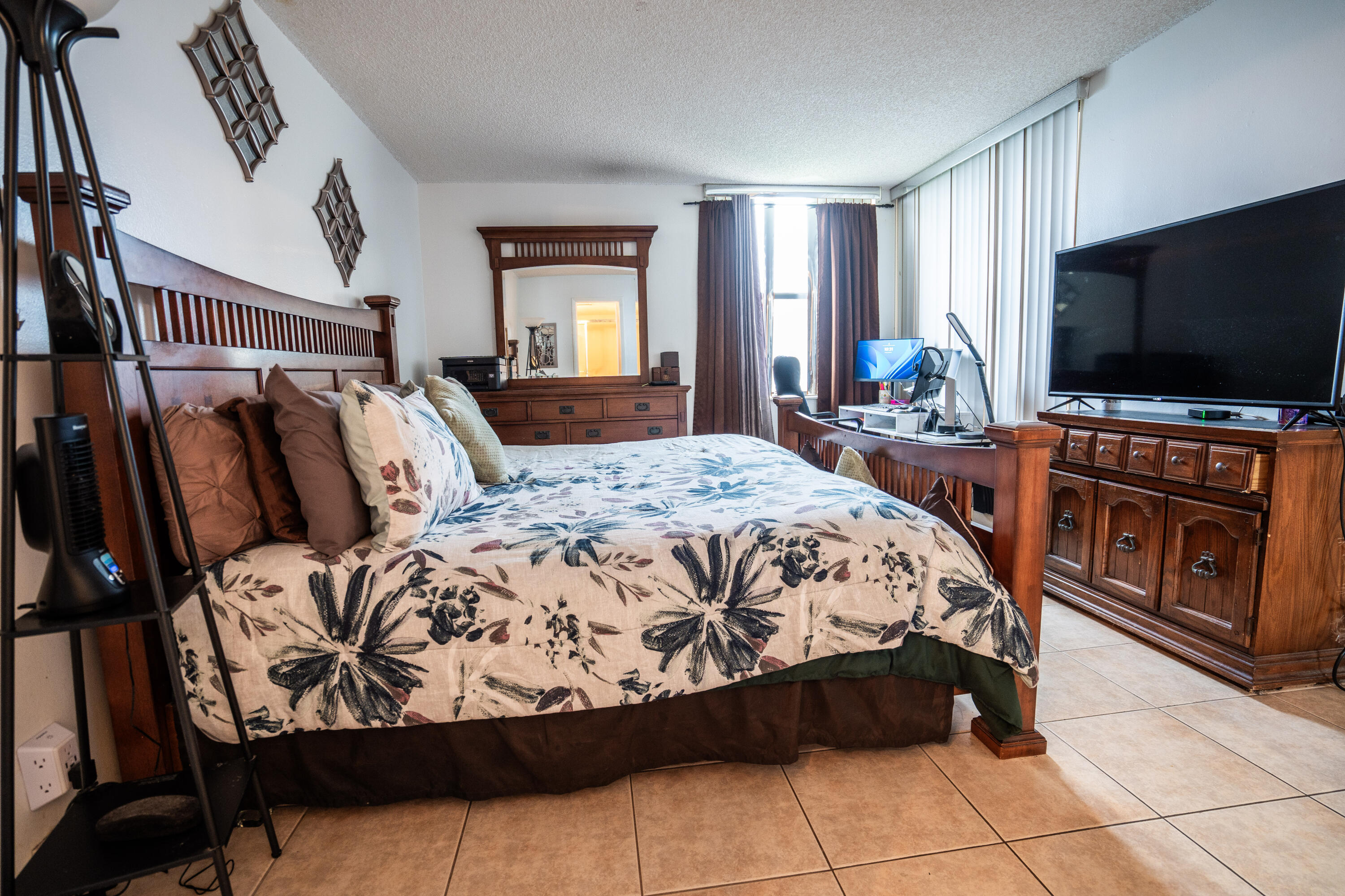 LAKE EMERALD CONDOMINIUM NO - Residential