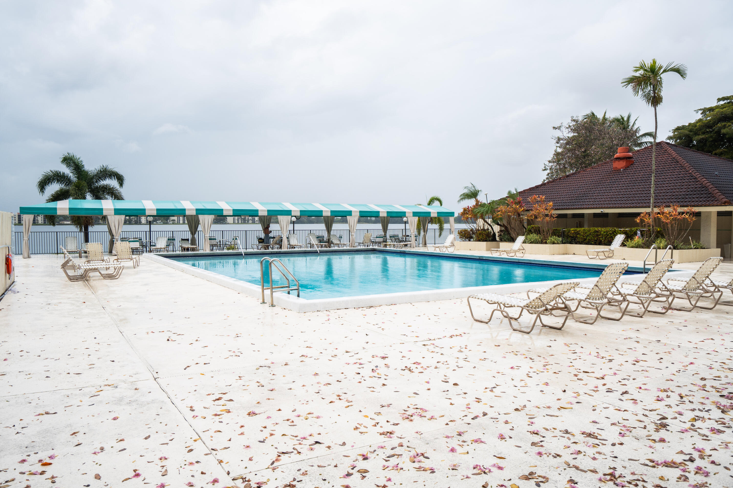 LAKE EMERALD CONDOMINIUM NO - Residential