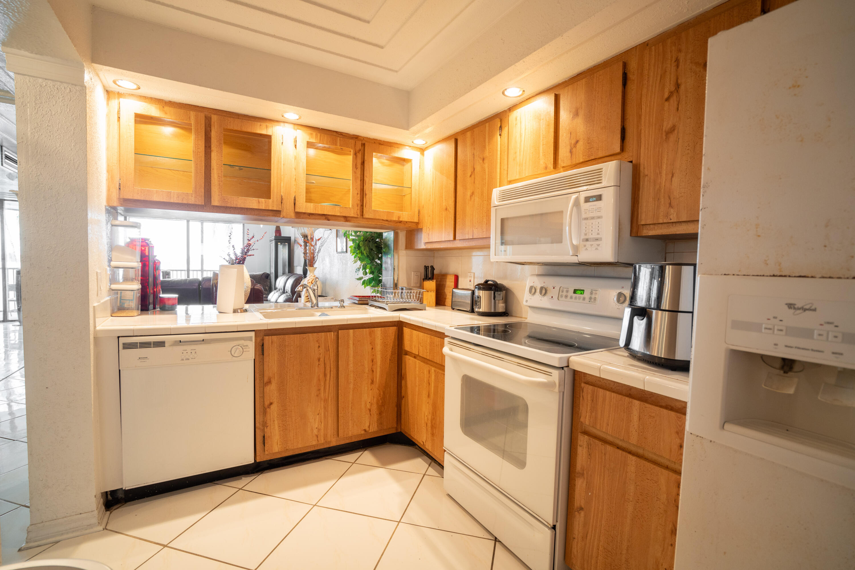 LAKE EMERALD CONDOMINIUM NO - Residential