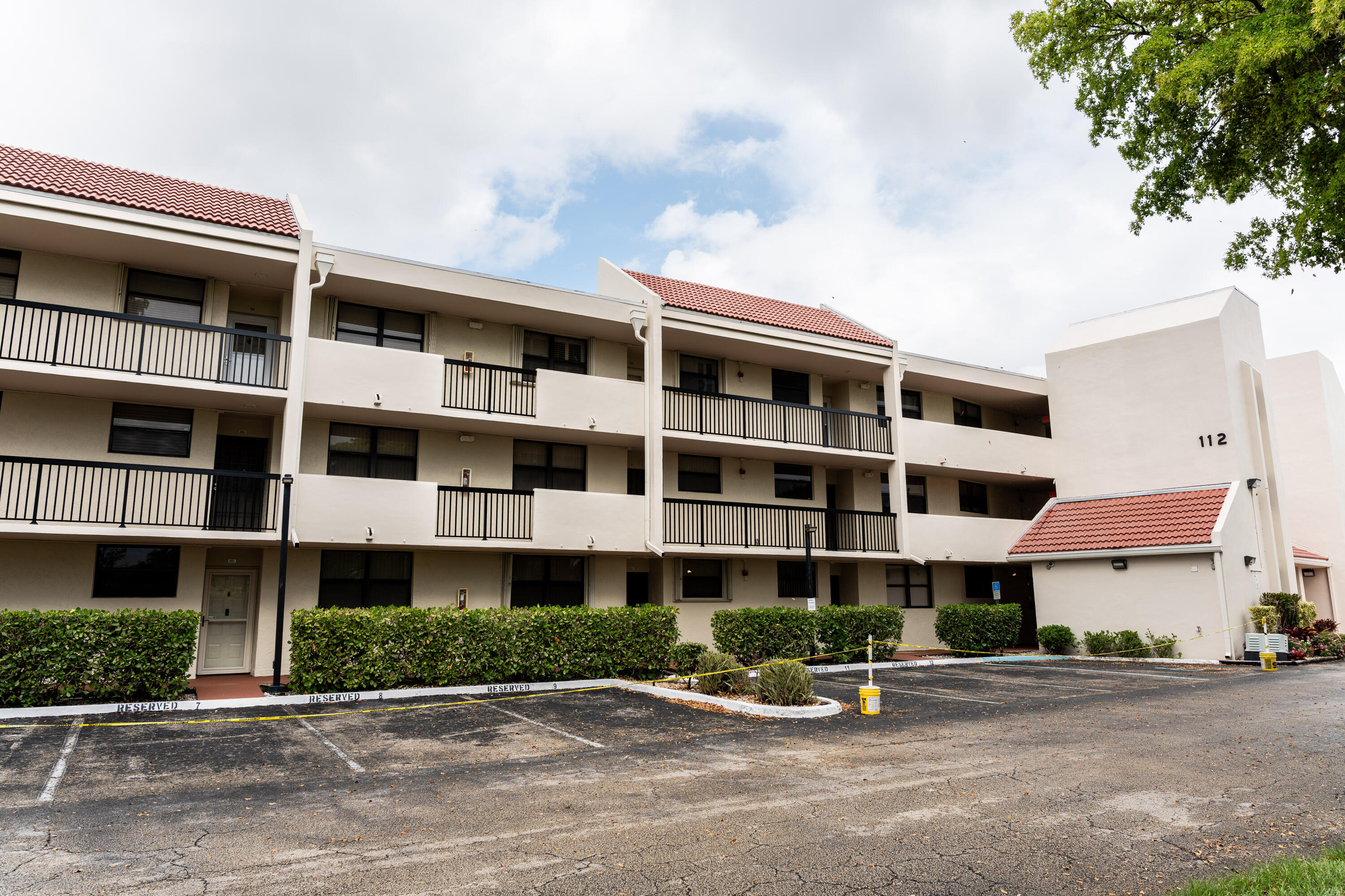 LAKE EMERALD CONDOMINIUM NO - Residential