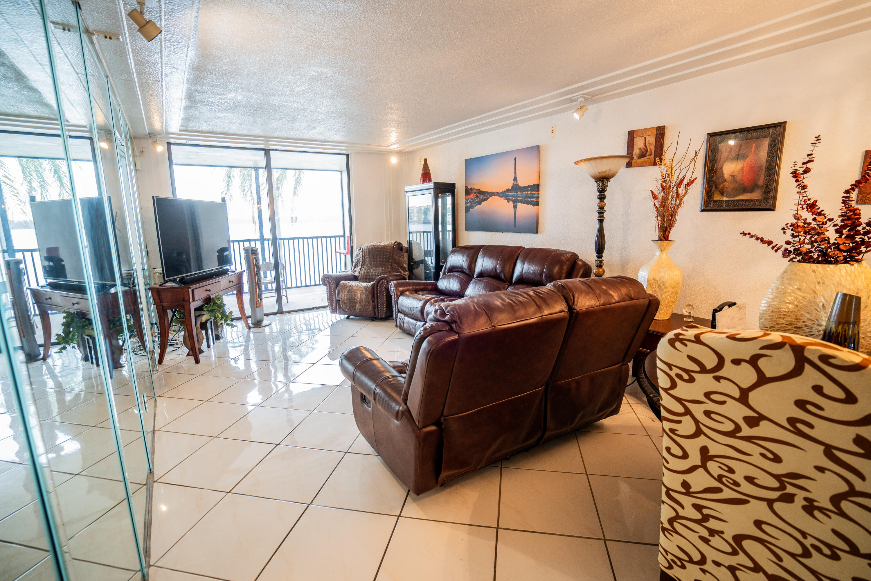 LAKE EMERALD CONDOMINIUM NO - Residential