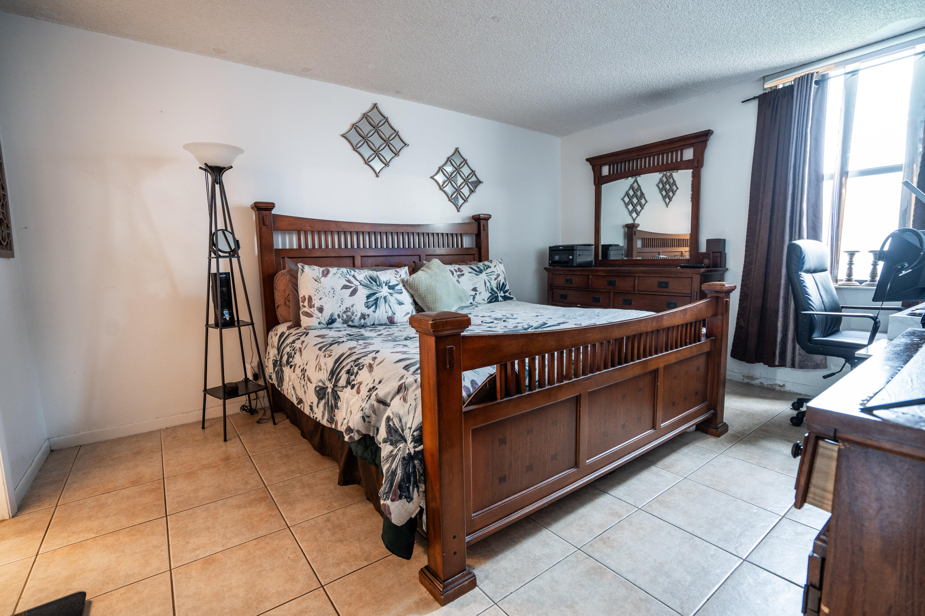 LAKE EMERALD CONDOMINIUM NO - Residential