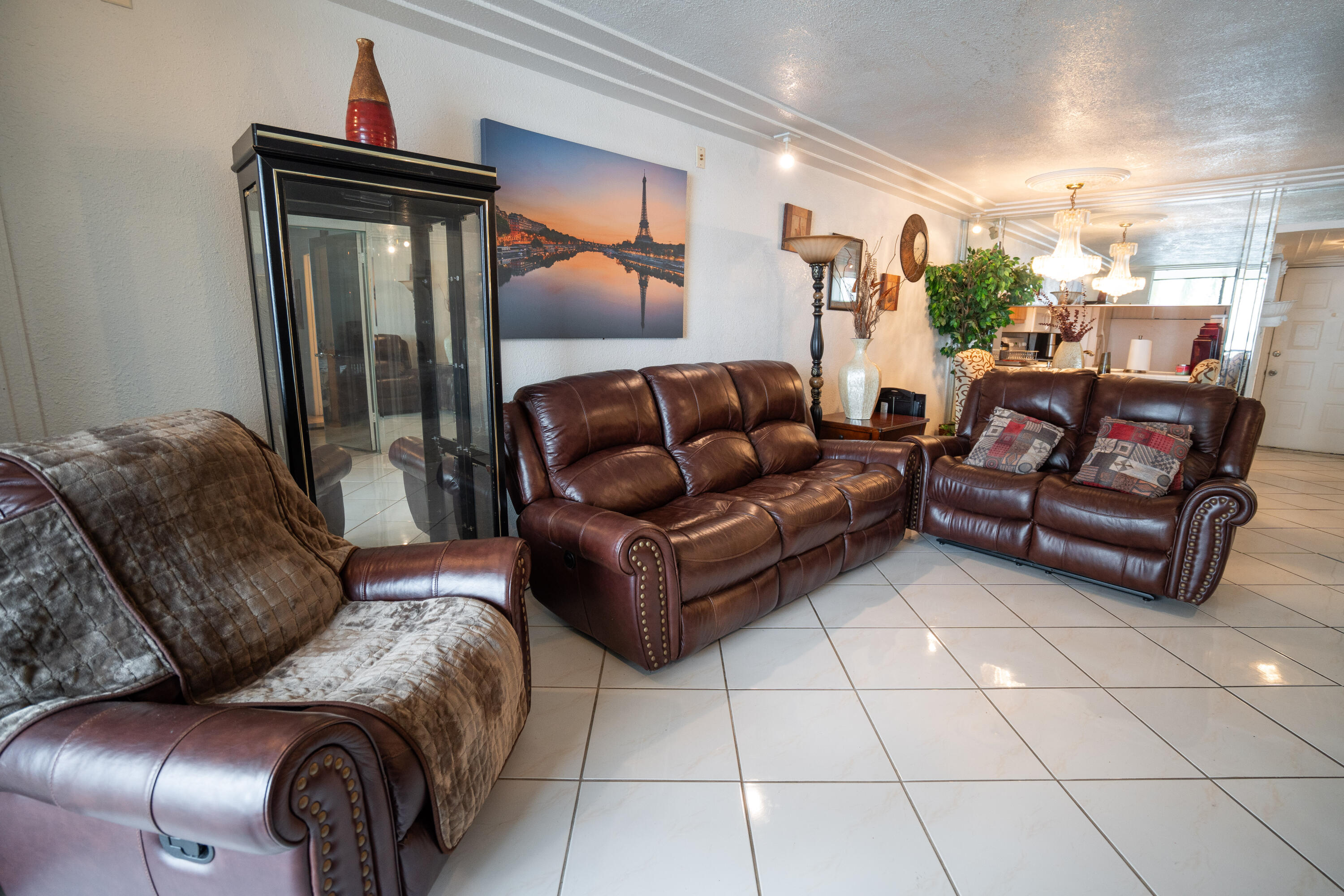 LAKE EMERALD CONDOMINIUM NO - Residential