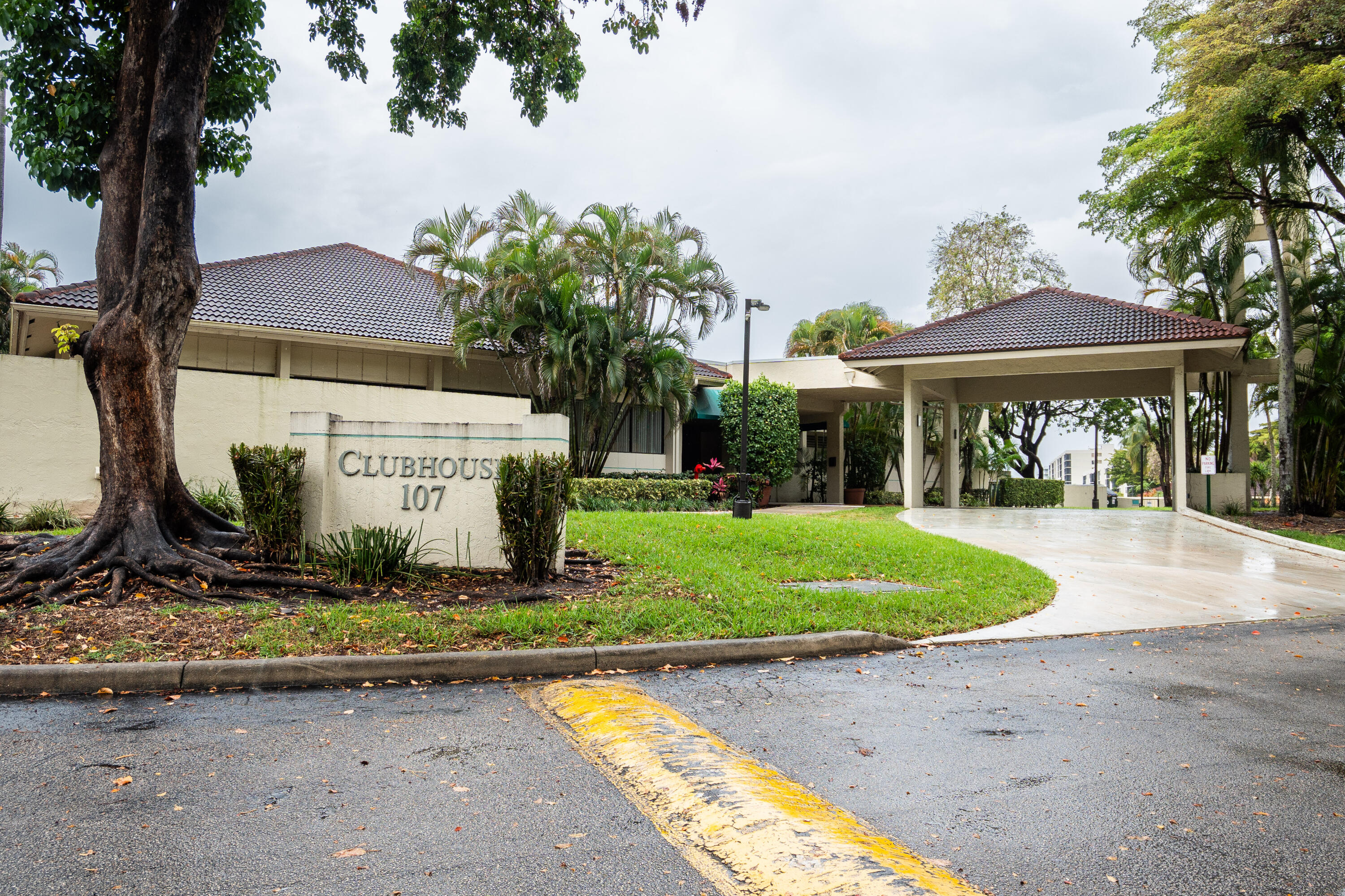 LAKE EMERALD CONDOMINIUM NO - Residential