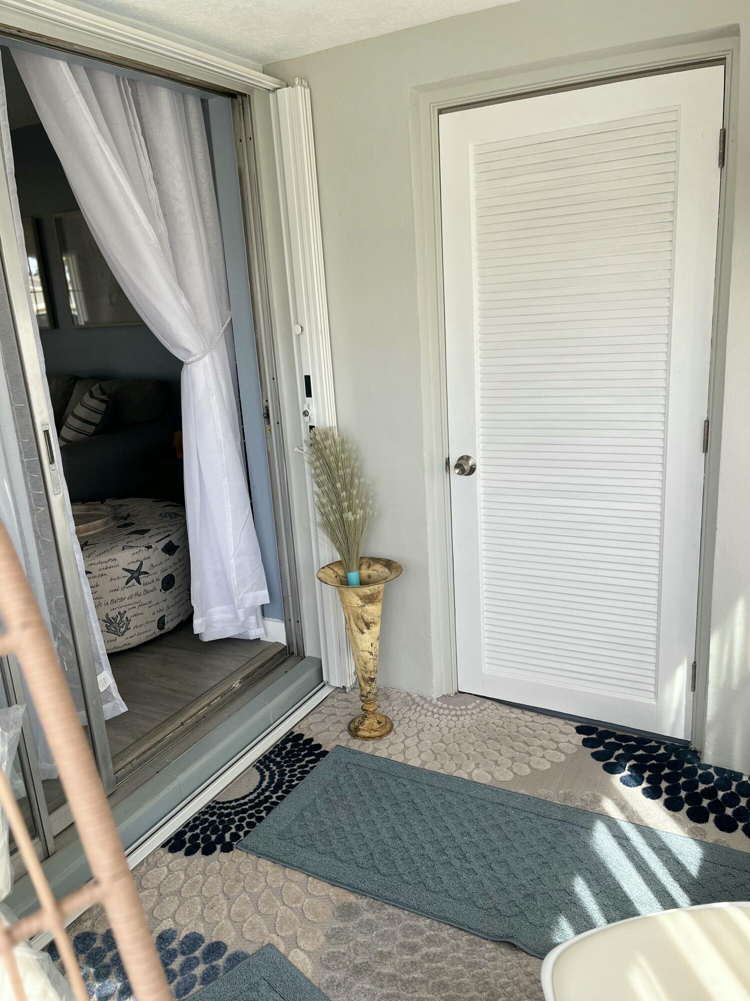 CRESTHAVEN VILLAS CONDO 33 - Residential Lease