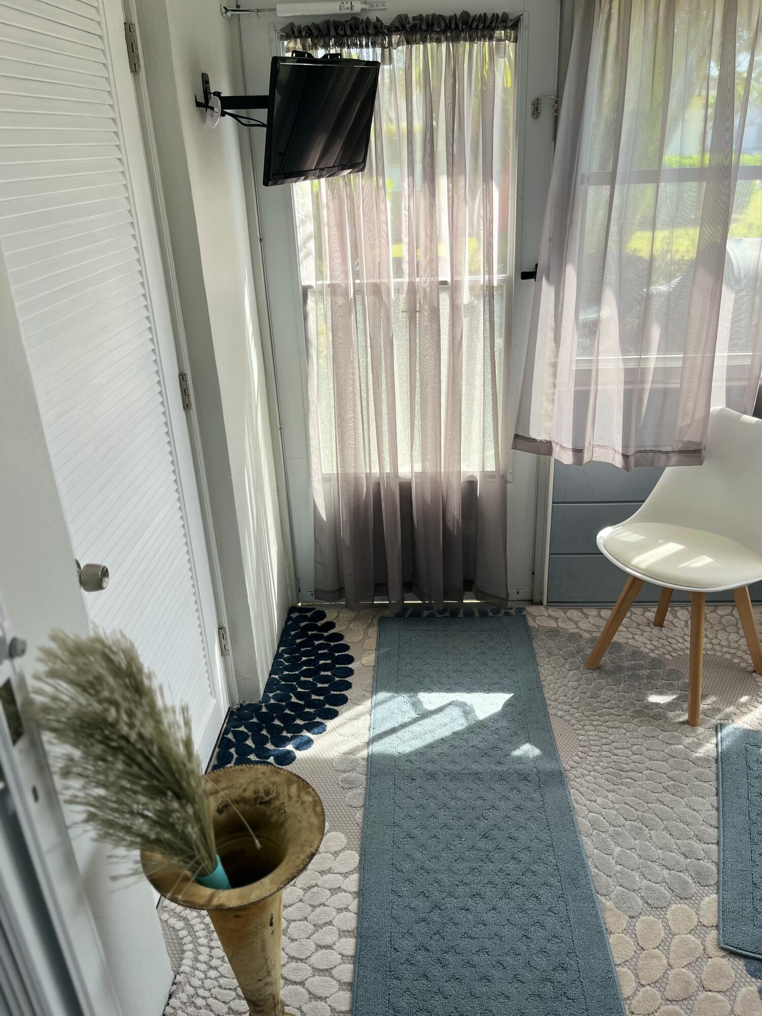 CRESTHAVEN VILLAS CONDO 33 - Residential Lease