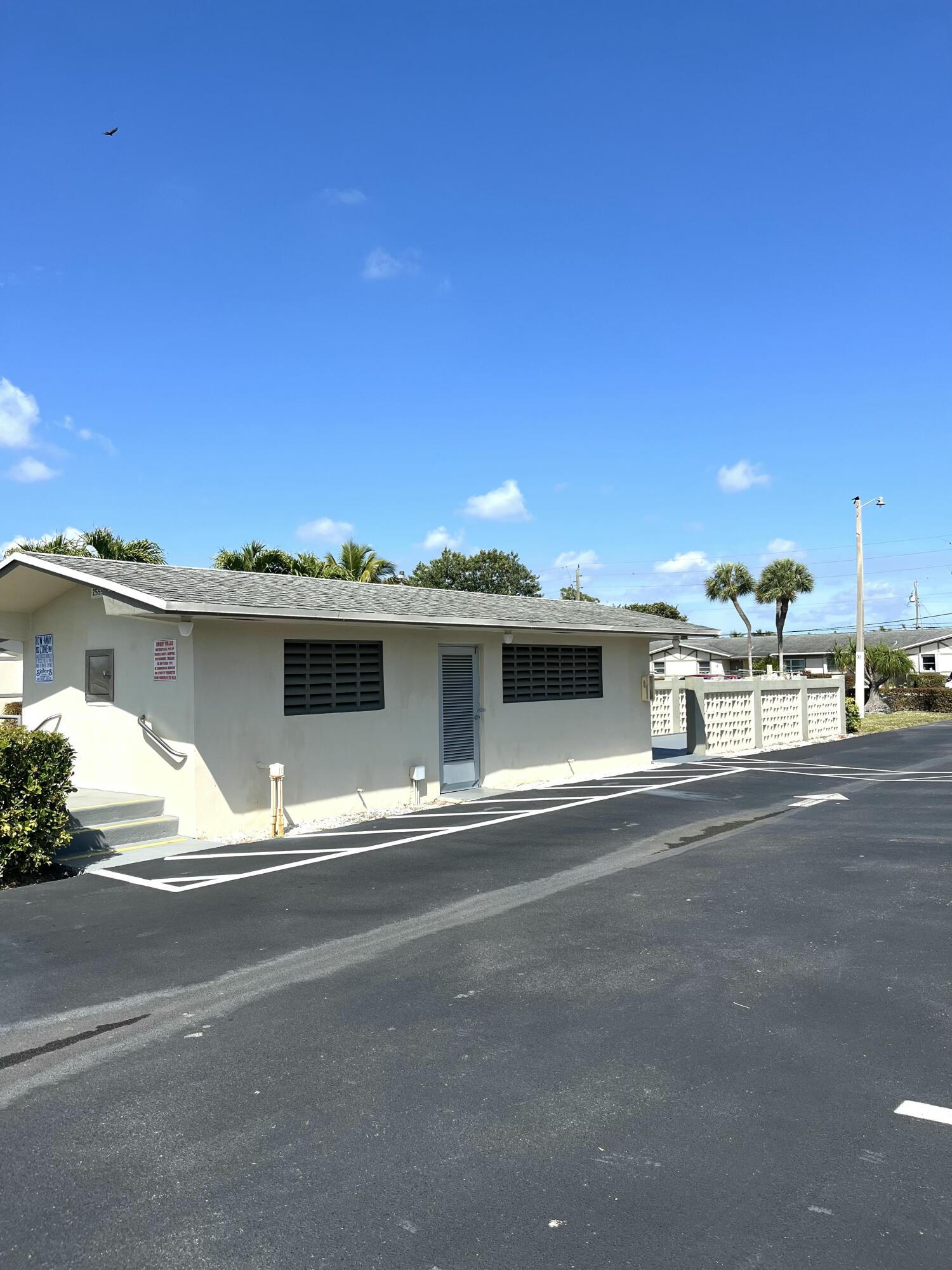 CRESTHAVEN VILLAS CONDO 33 - Residential Lease