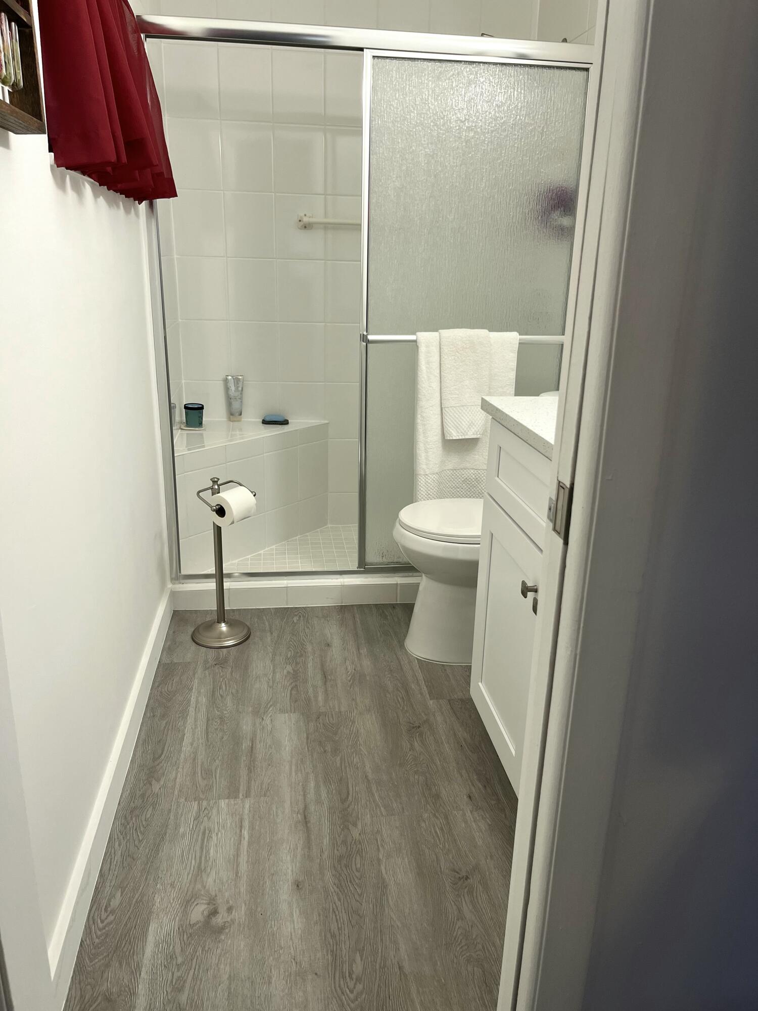 CRESTHAVEN VILLAS CONDO 33 - Residential Lease