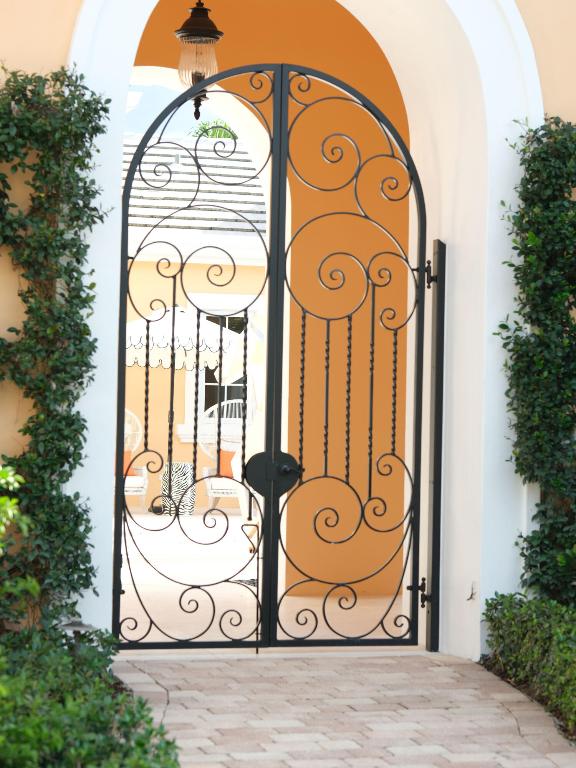 MIZNER EST OF PALM BEACH POLO AND COUNTRY CLUB W - Residential