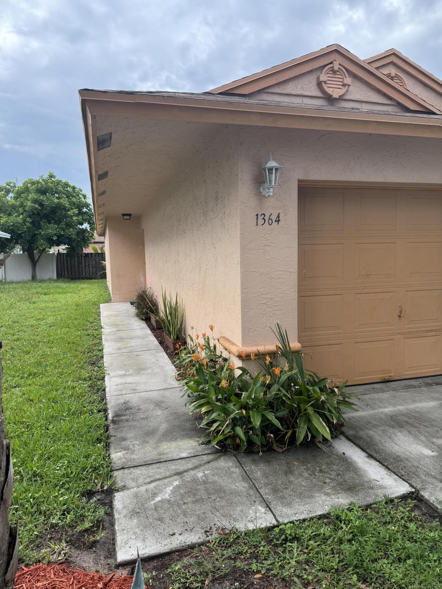 VICTORIA WOODS - Residential Lease