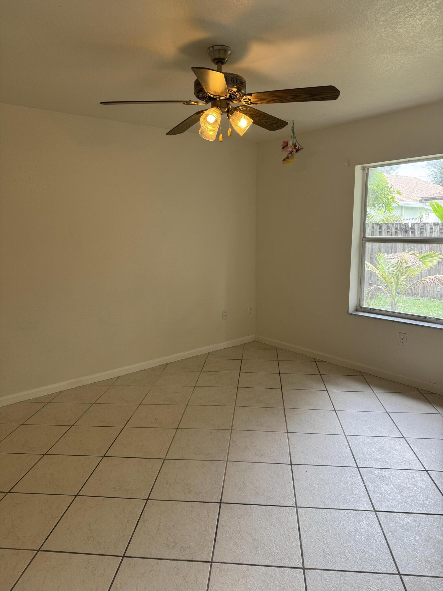 VICTORIA WOODS - Residential Lease