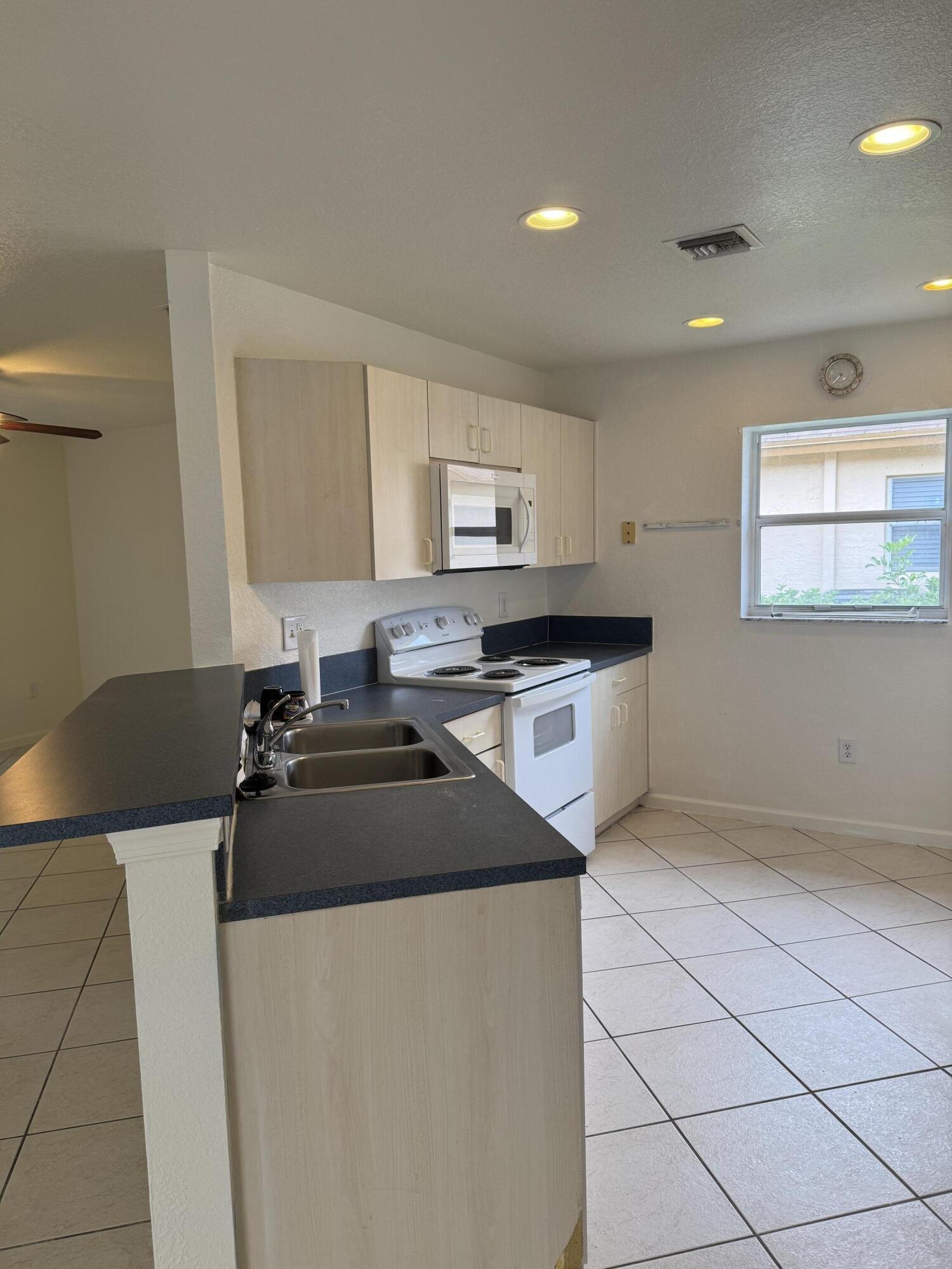 VICTORIA WOODS - Residential Lease