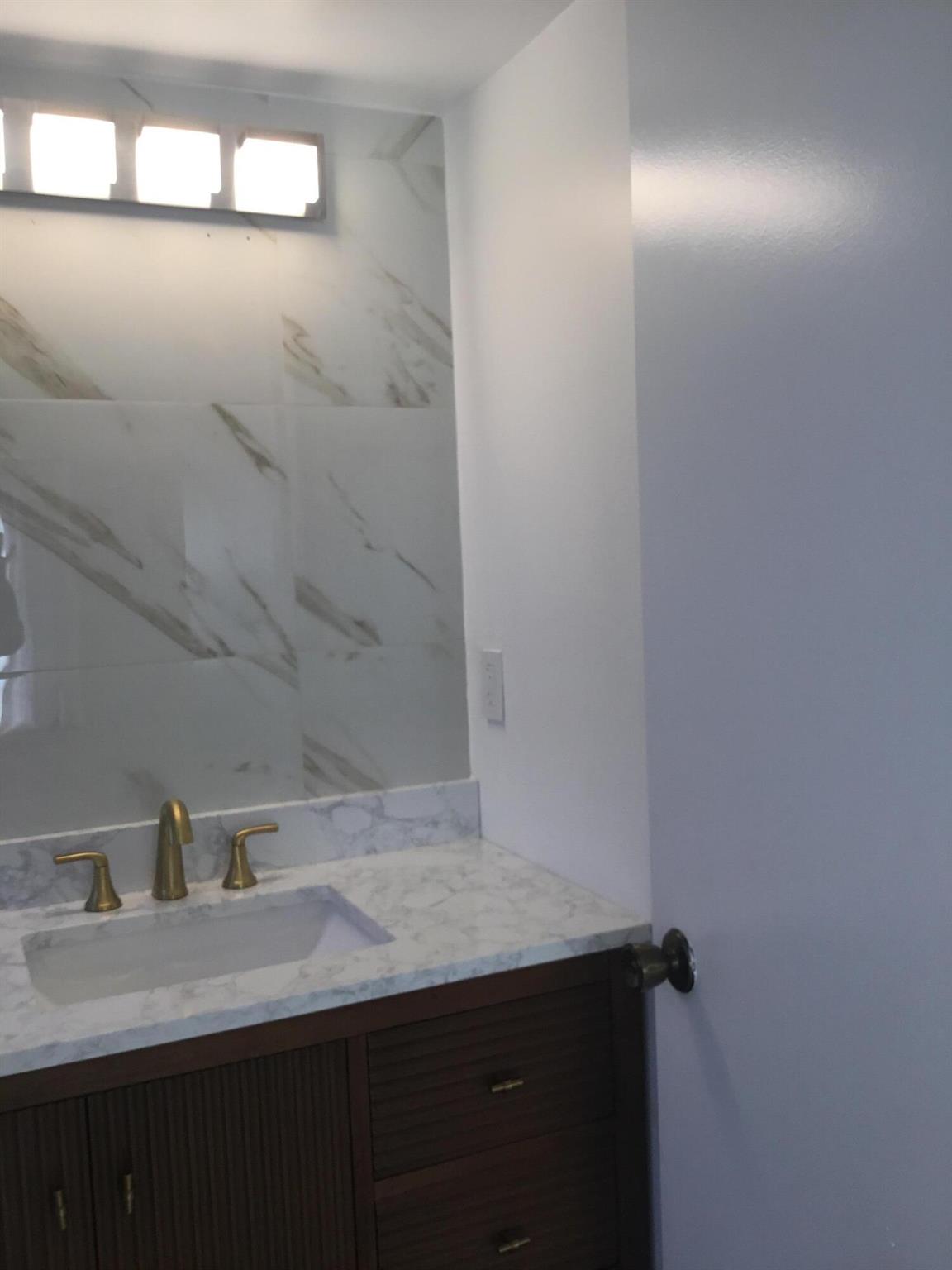 RAINWOOD EAST REPLAT - Residential Lease