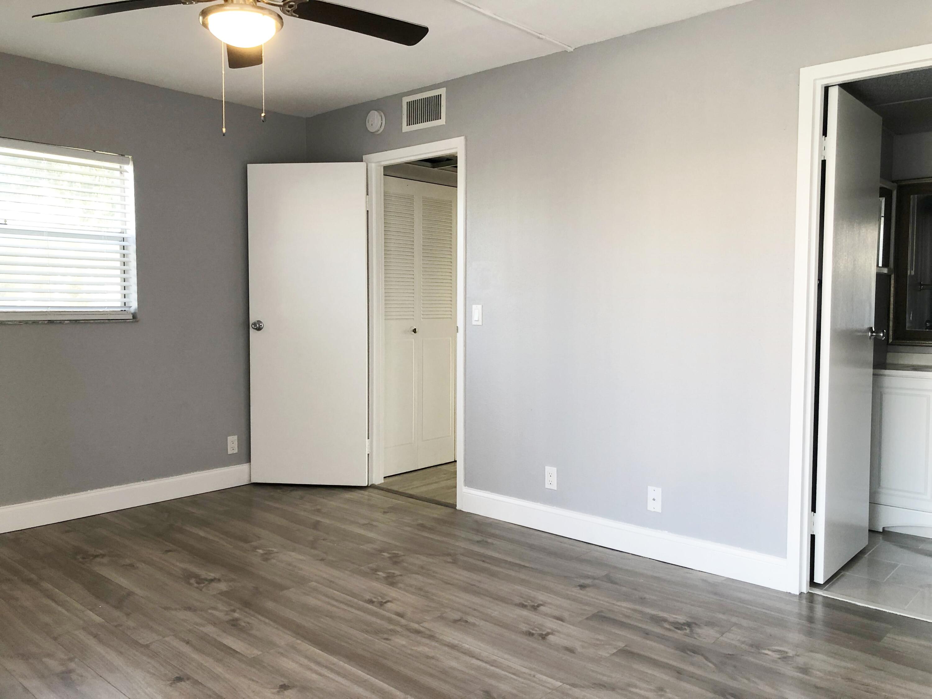 KINGS POINT SAXONY CONDOS - Residential