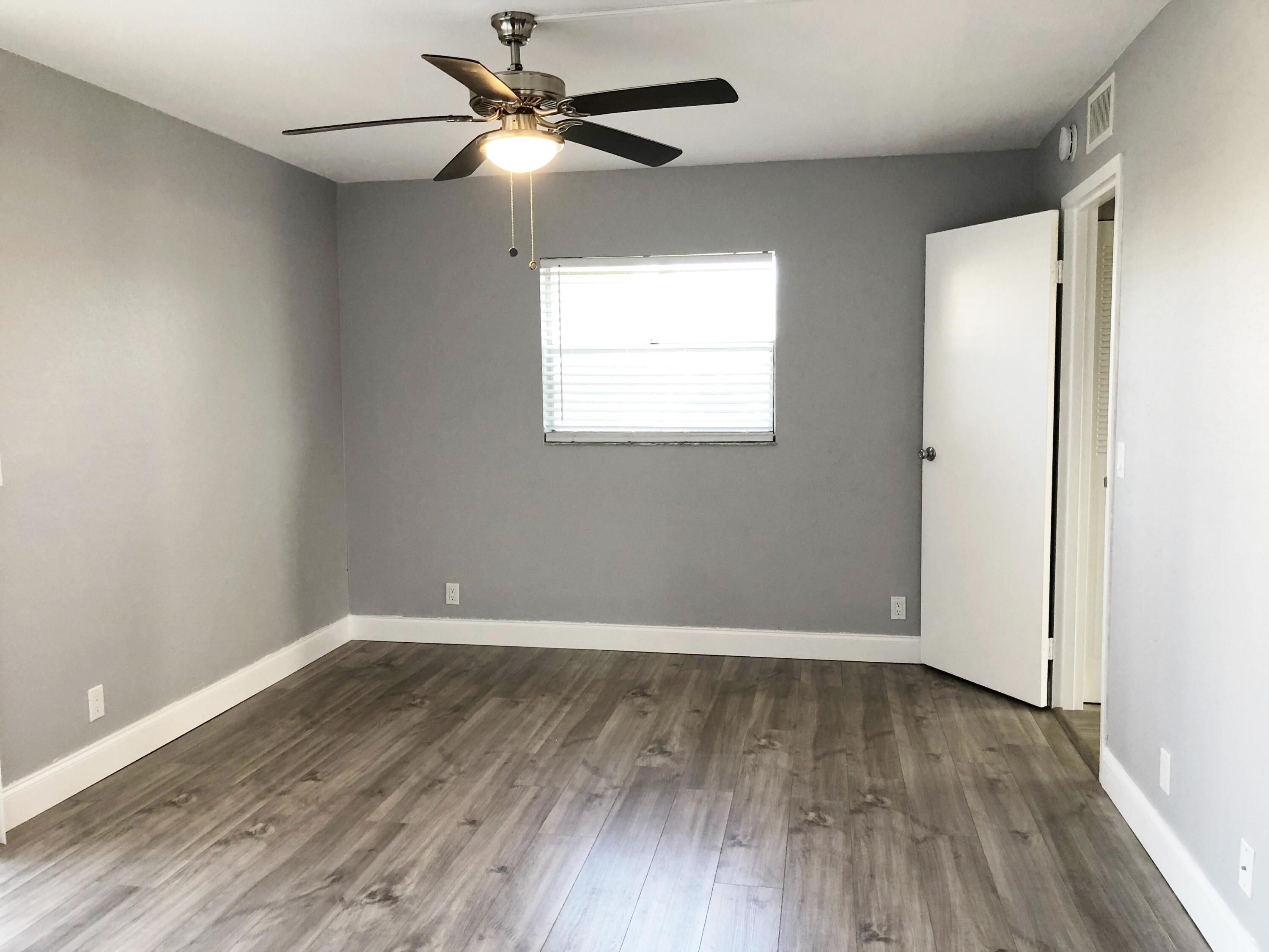 KINGS POINT SAXONY CONDOS - Residential