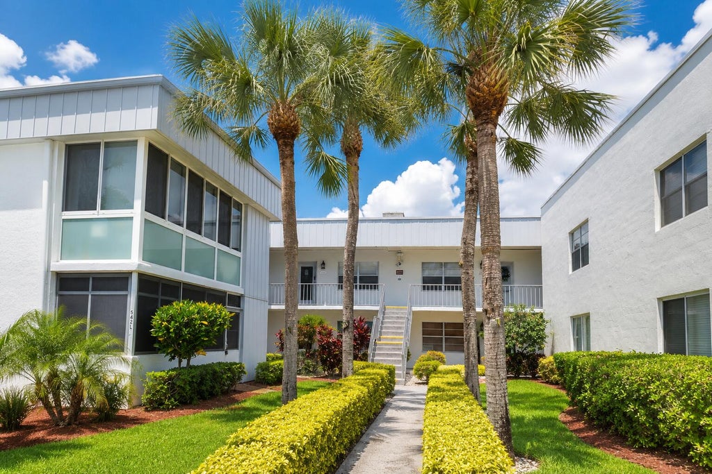 Photo of 567 BURGUNDY L, Delray Beach, FL 33484 (MLS # B26070174)