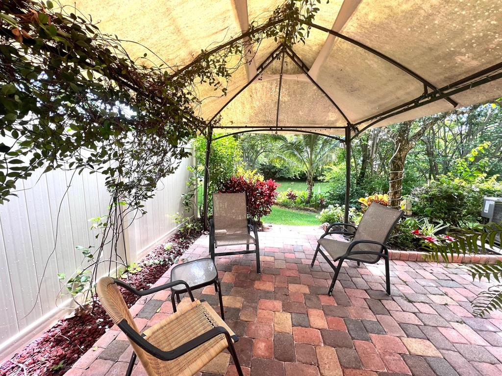 GORGEOUS WATERFRONT TOWNHOUSE, 3 BEDROOMS, 2.5 BATHS, WITH CROWN MOLDING IN LIVING ROOM AND MASTER BEDROOM, FREHSLY PAINTED, AMAIZING BACKYARD WITH STUNNING LAKE VIEW. THIS PROPERTY FEATURES A BEAUTIFUL KITCHEN WITH NOOK FACING A BEAUTIFUL SUN FROM THE EAST, KITCHEN WITH STAINLESS STEEL APPLIANCES, GRANITE COUNTERTOP, 42'' CABINETS. BRIGHT FAMILY ROOM. CERAMIC TITLE IN FIRST FLOOR AND WOOD FLOOR ON SECOND. HIGH IMPACT WINDOS ON SECOND FLOOR. THE COMMUNITY OF MONTEREY BAY OFFERS, TOT LOTS, POOL, IS PET FRIENDLY, AND IS LOCATED BETWEEN DELRAY & BOYNTON BEACH, 10 MINUTES FROM BEACH, FEW BLOKS FROM ATLANTIC AVENUE, AND WALKING DISTANCE TO LAKE IDA, AND CALOOSA PARK. YEARLY LEASE