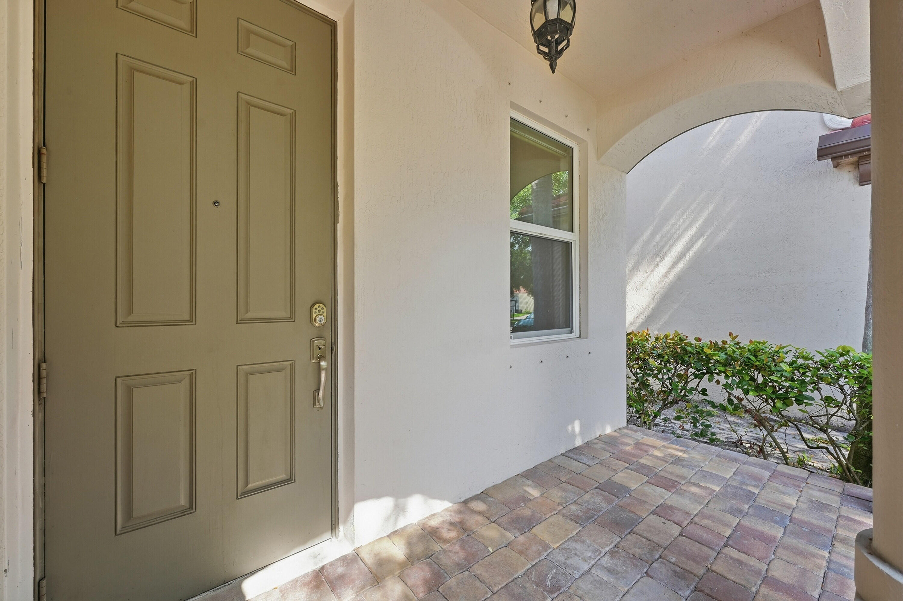 1275 Rosegate Boulevard