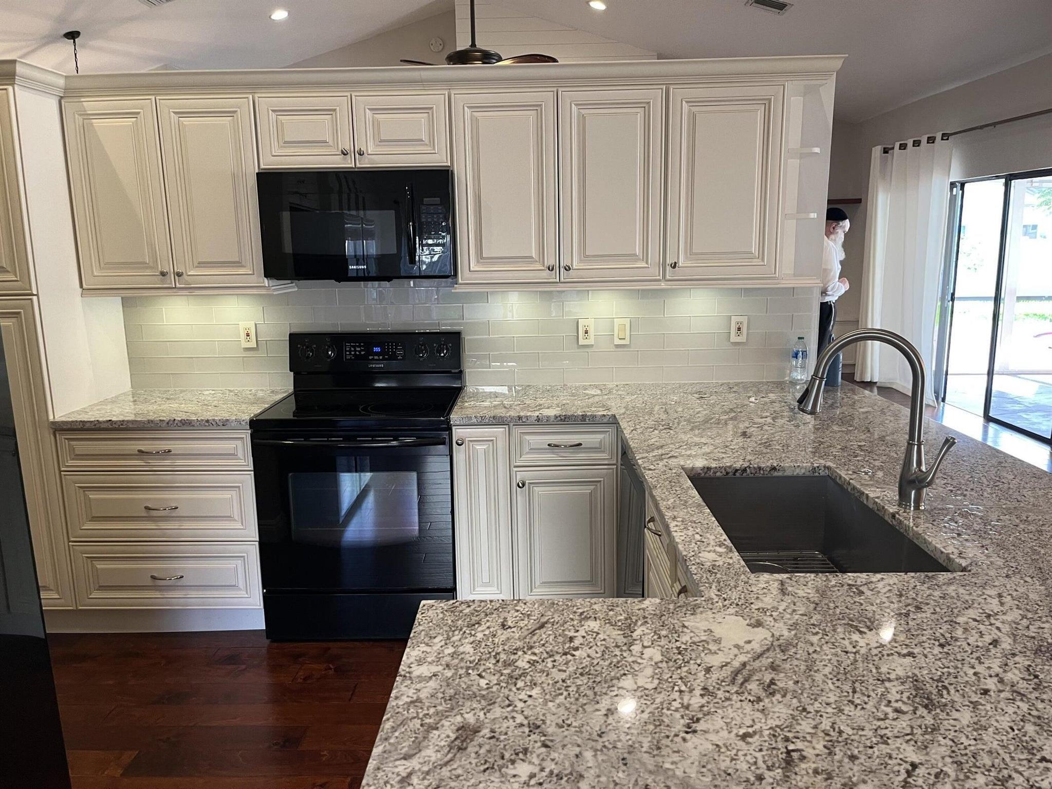 SUN VALLEY 2 - Residential Lease