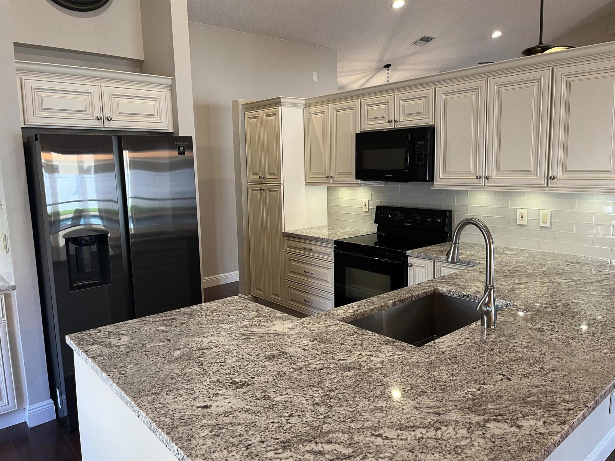 SUN VALLEY 2 - Residential Lease