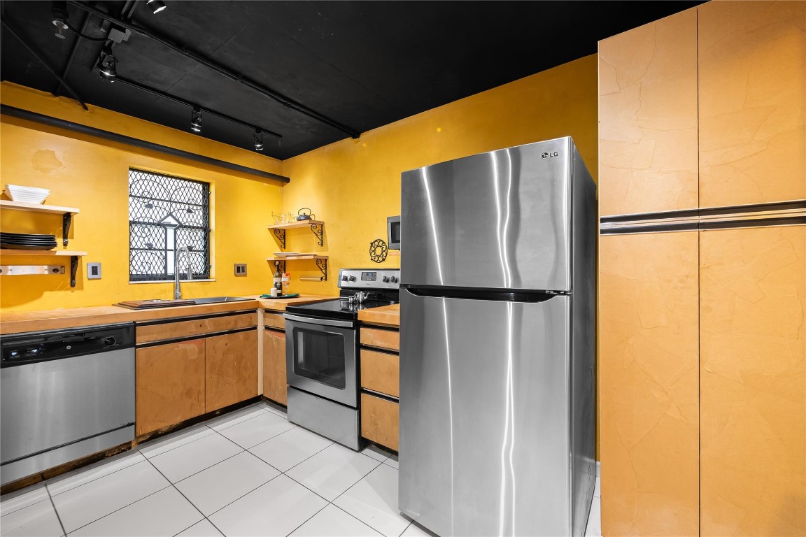 Rolling Hills Condominium - Residential