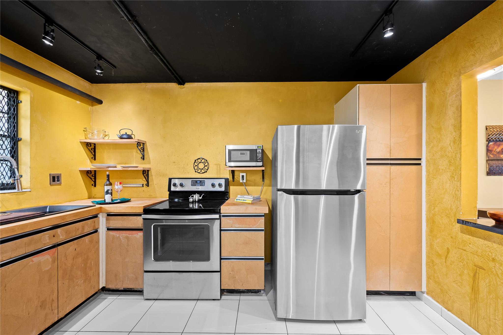 3300 W Rolling Hills Cir 610