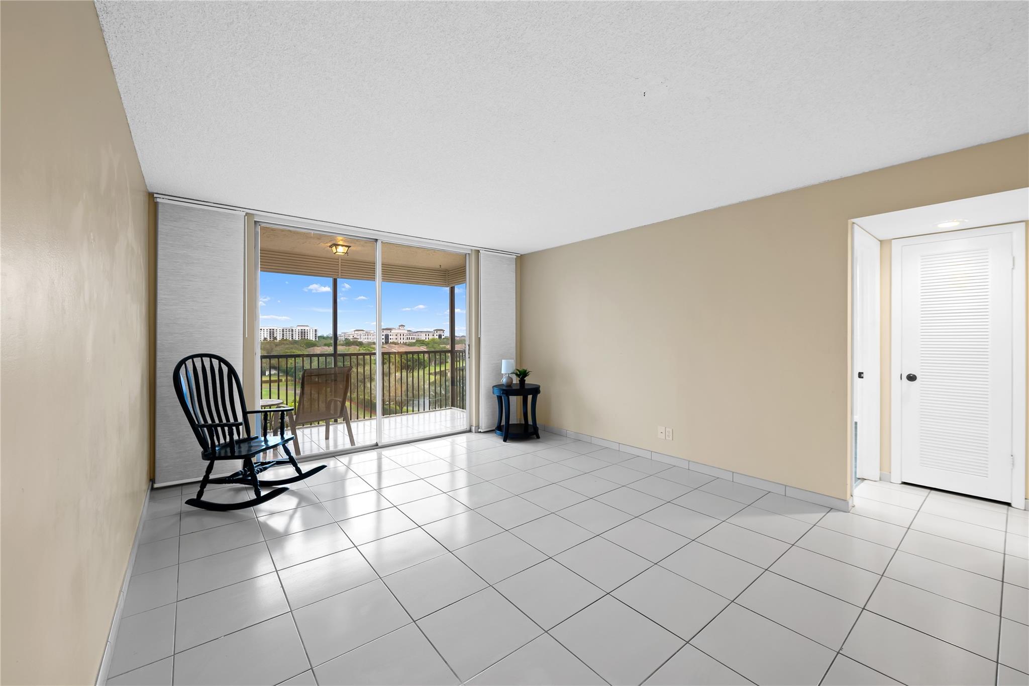 3300 W Rolling Hills Cir 610