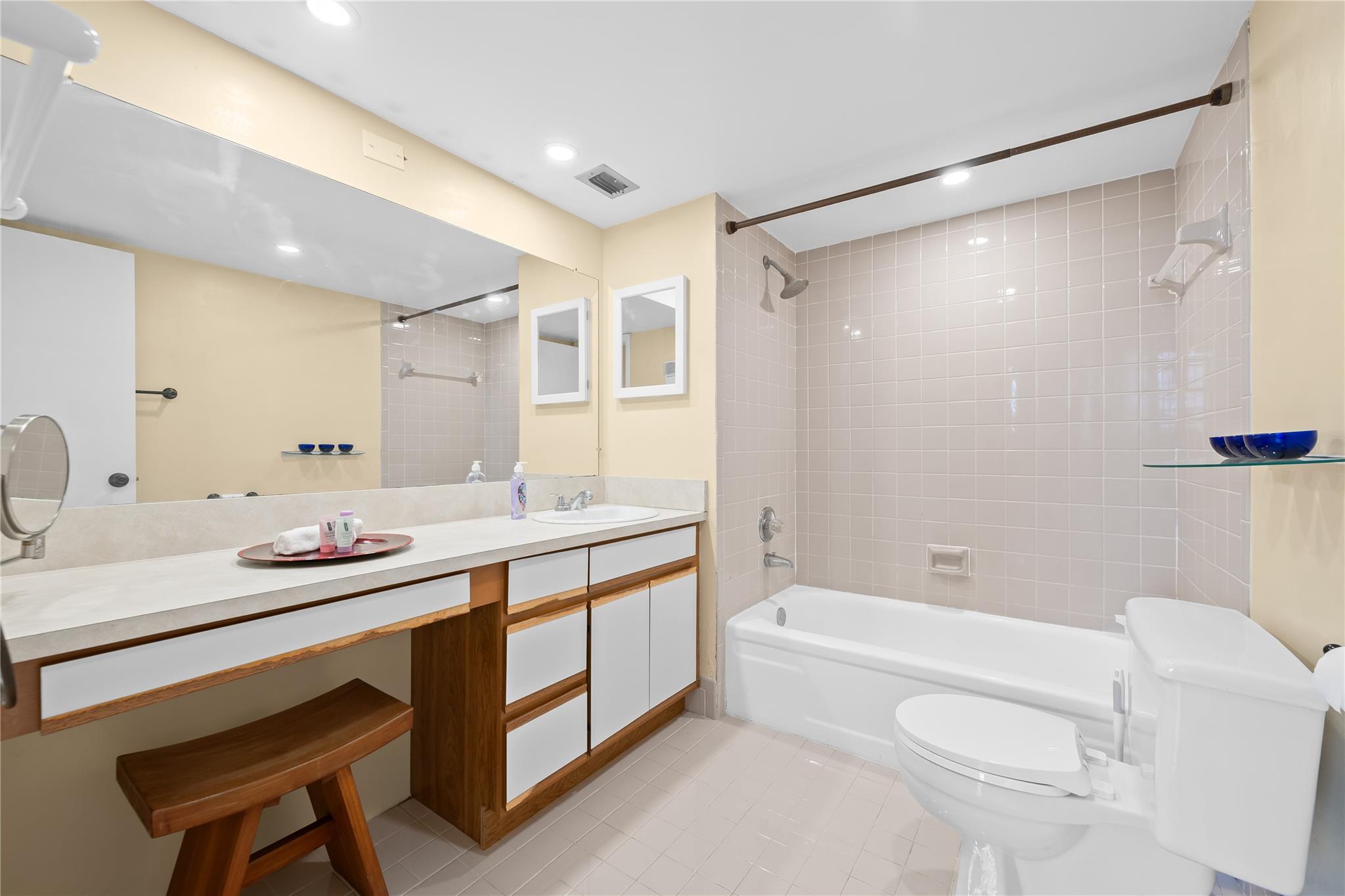 Rolling Hills Condominium - Residential