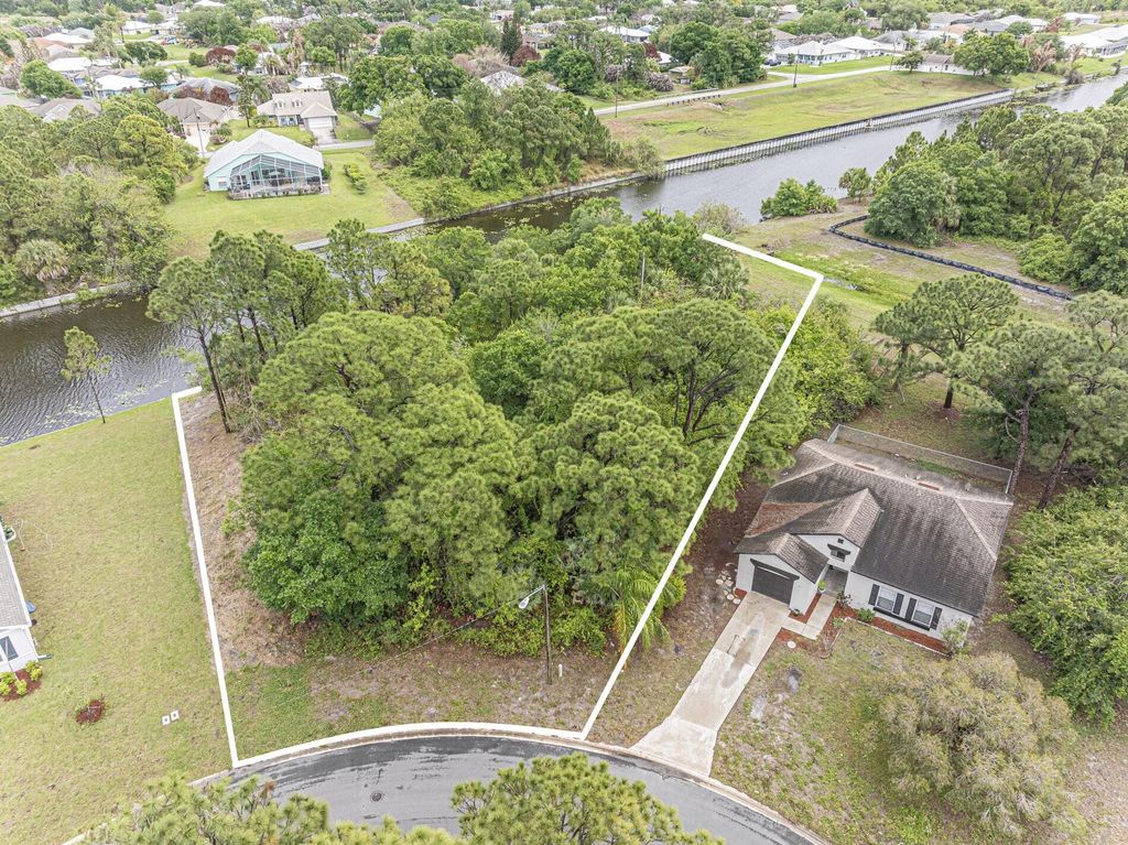 Photo of 116 Dahl Avenue, Sebastian, FL 32958 (MLS # B26012736)