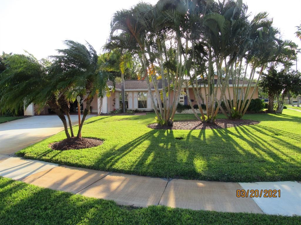 Photo of 2910 SE San Jeronimo Road, Port Saint Lucie, FL 34952 (MLS # R10701478)