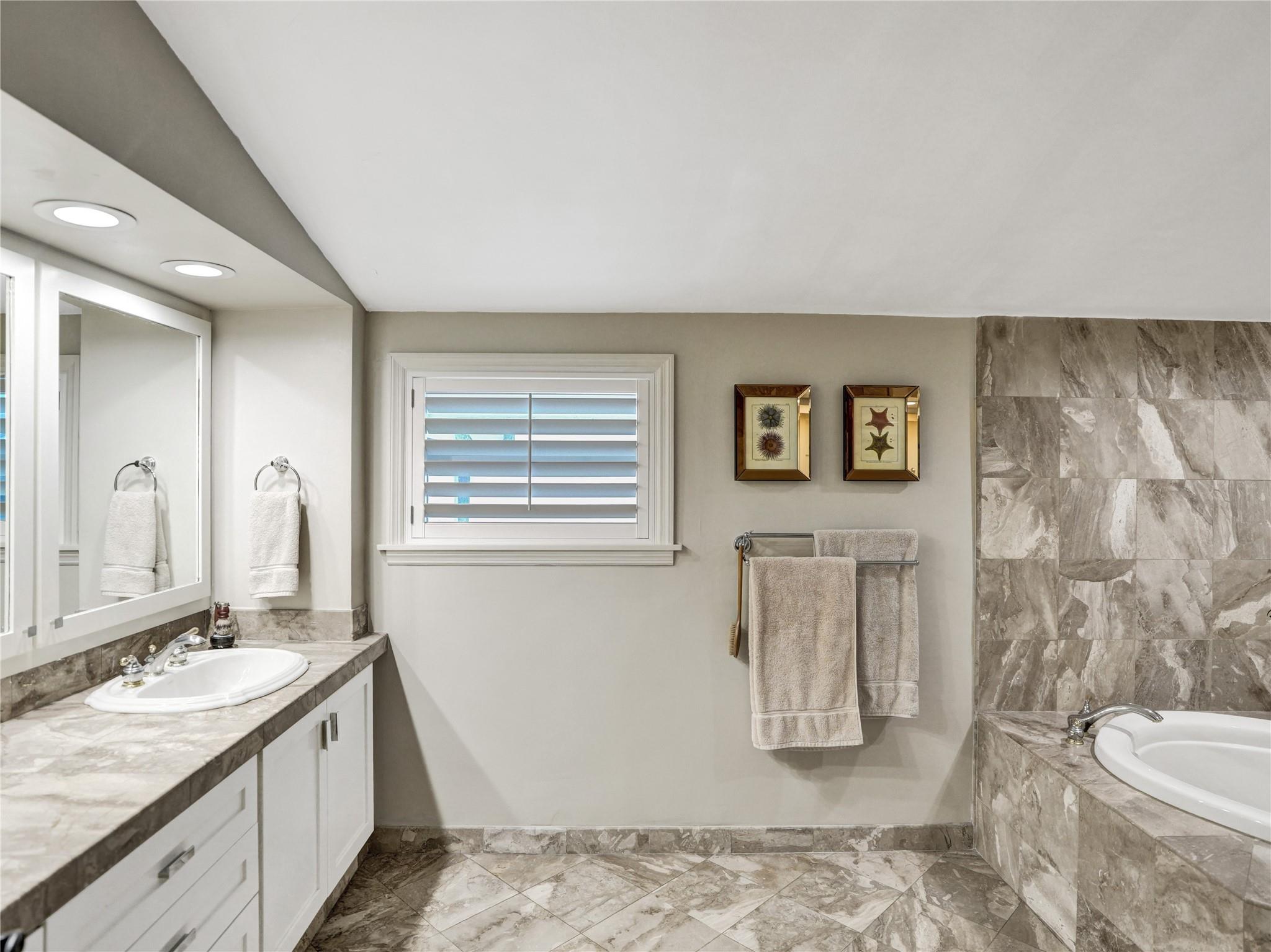 RIO VISTA ISLES - Residential