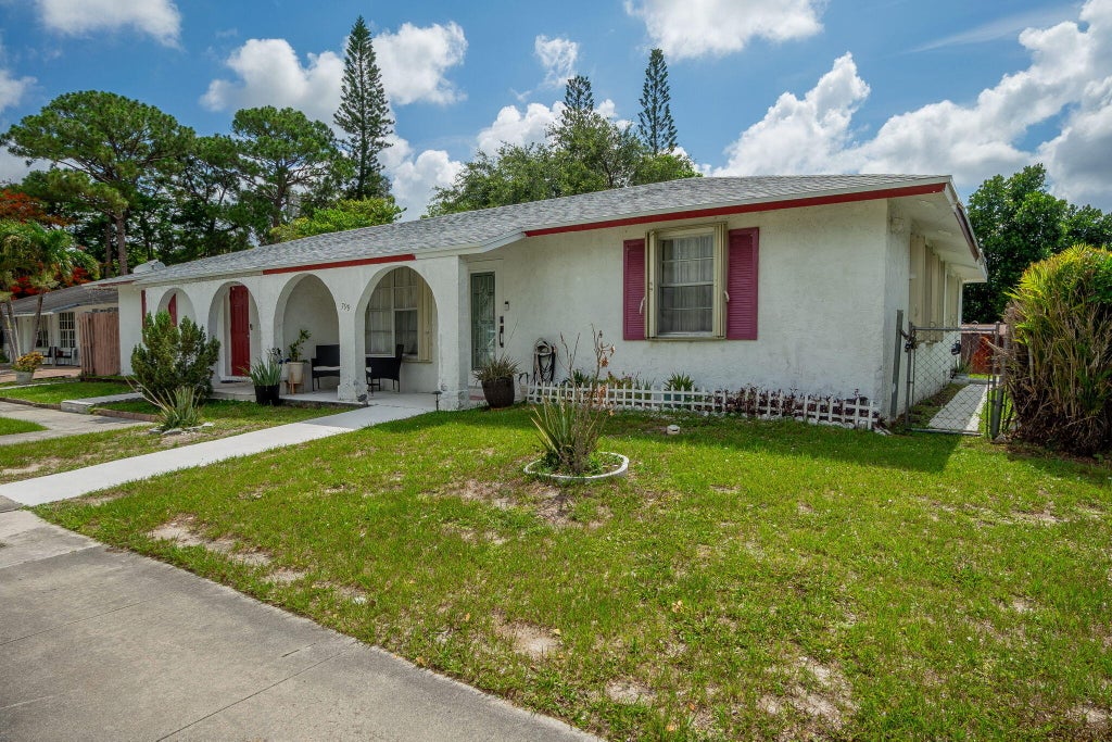 Photo of 799 Ilene Road E, West Palm Beach, FL 33415 (MLS # B26046029)
