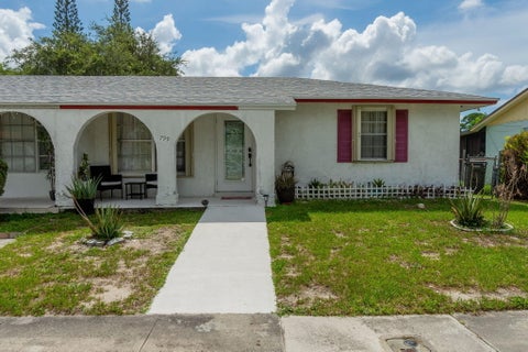 Property photo of 799 Ilene Road E, West Palm Beach, FL 33415
