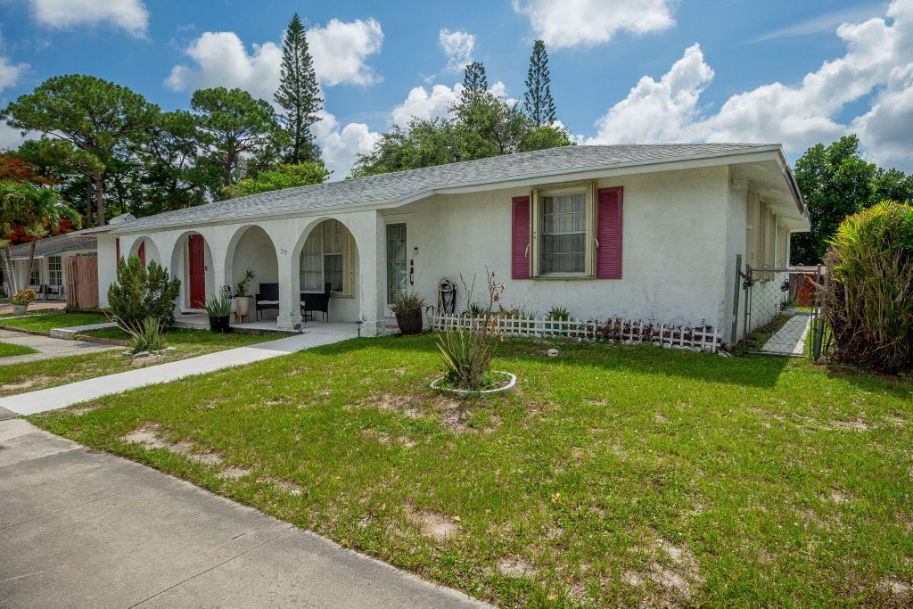 Photo of 799 Ilene Road E, West Palm Beach, FL 33415 (MLS # B26046029)