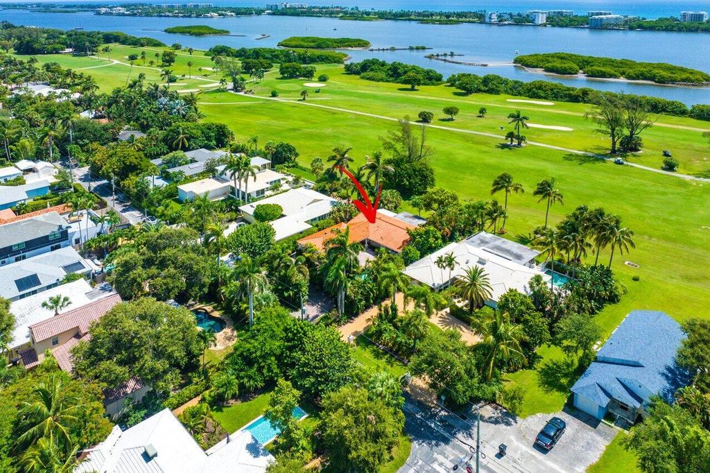 Photo of 810 N Golfview Road, Lake Worth Beach, FL 33460 (MLS # R11079467)