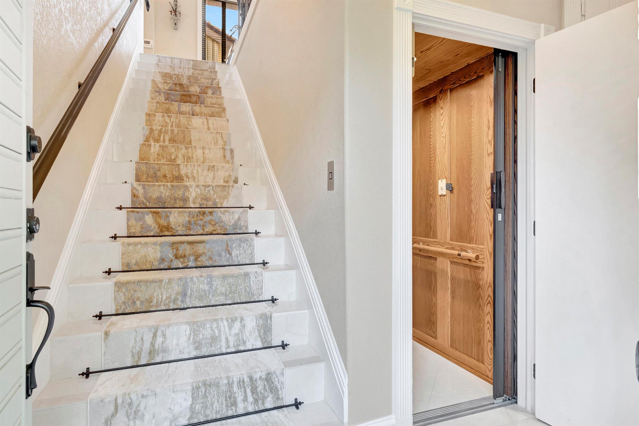 CHARTER CAY - Residential