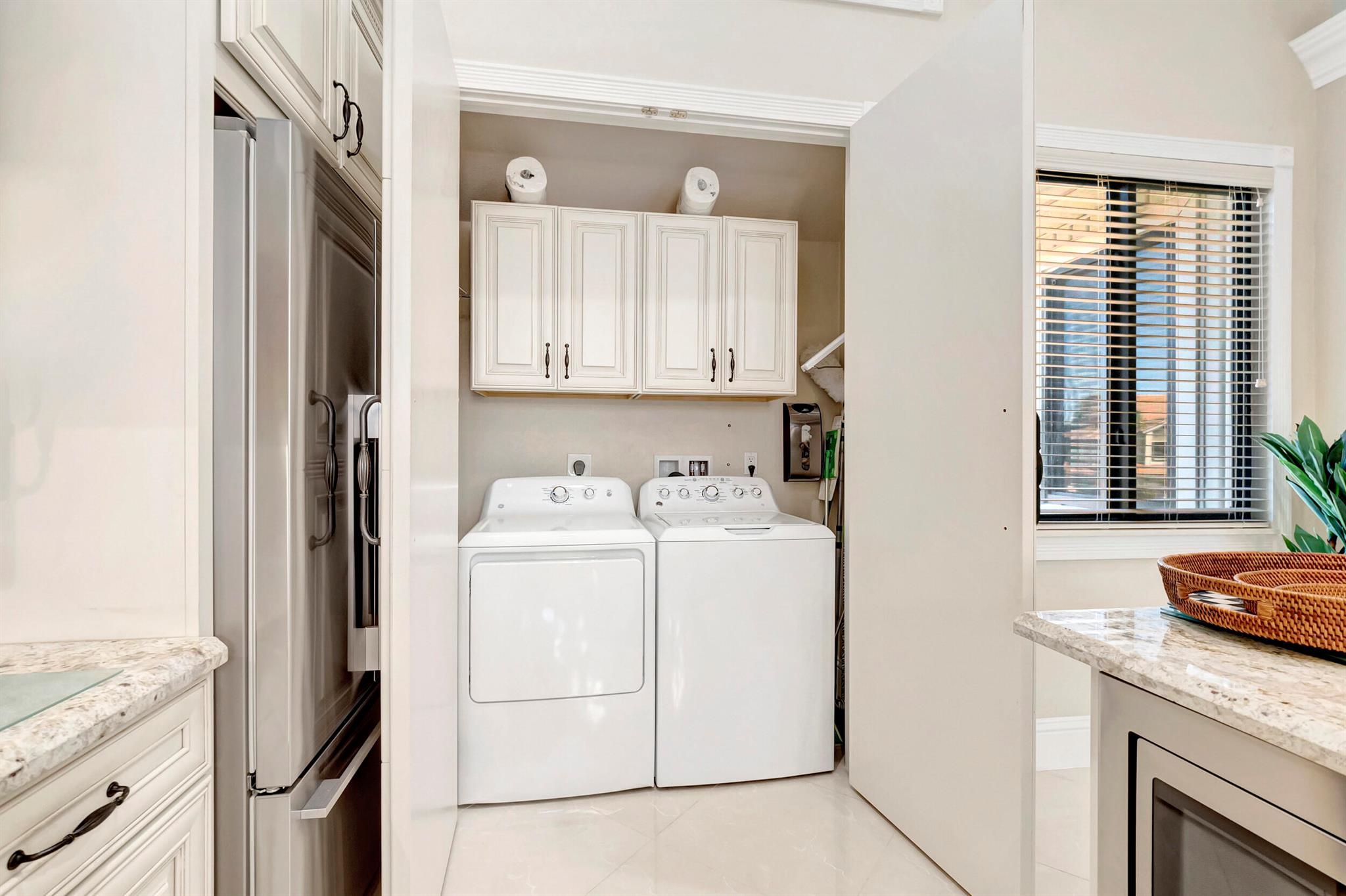 CHARTER CAY - Residential